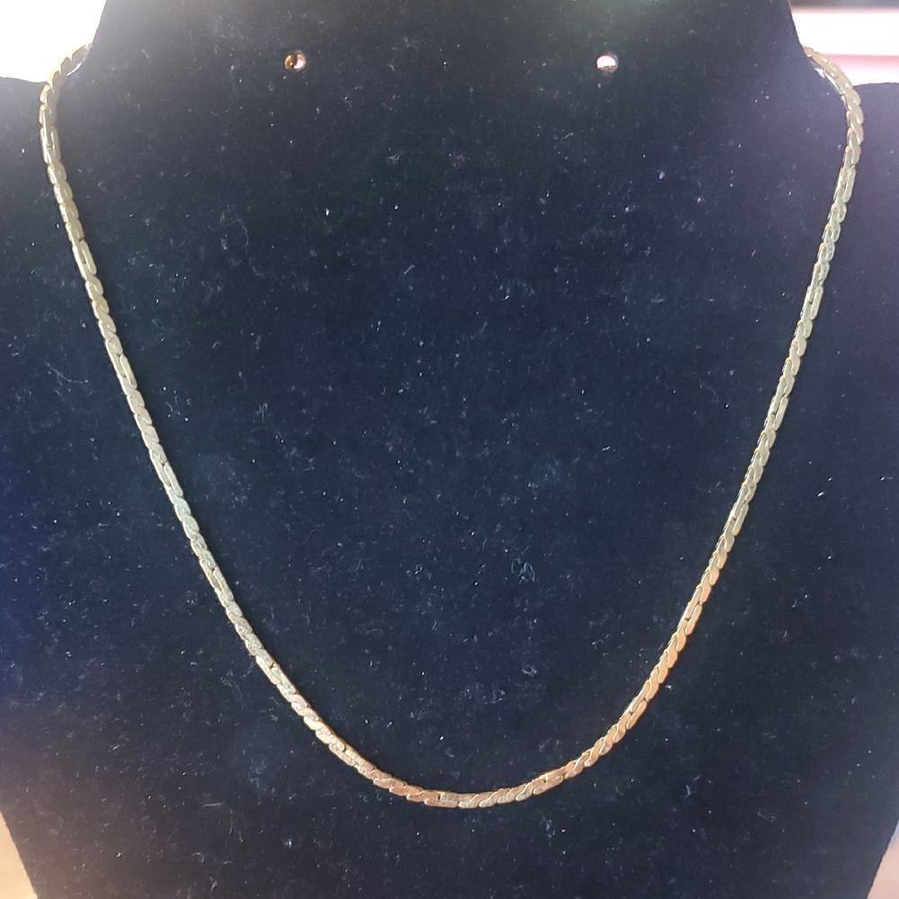 Elegant Gold Tone Trifari 16" Chain Necklace